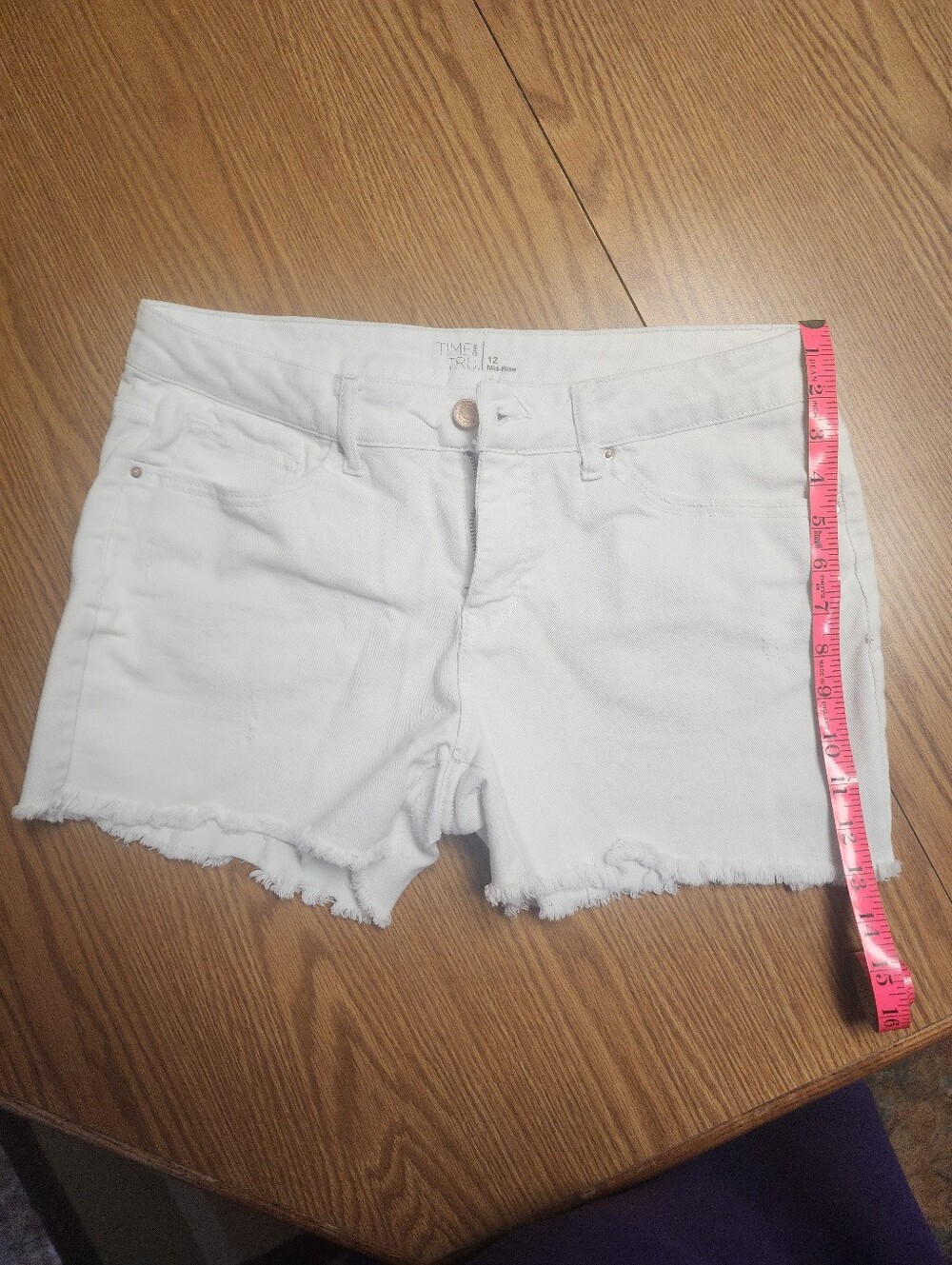 Time and Tru White Frayed Hem Denim Shorts Size 12 - Picture 8 of 9